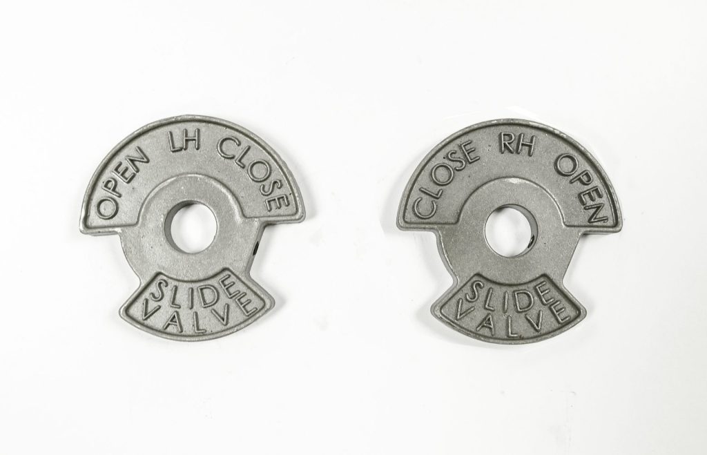 Slide valve open/close indicator plates
