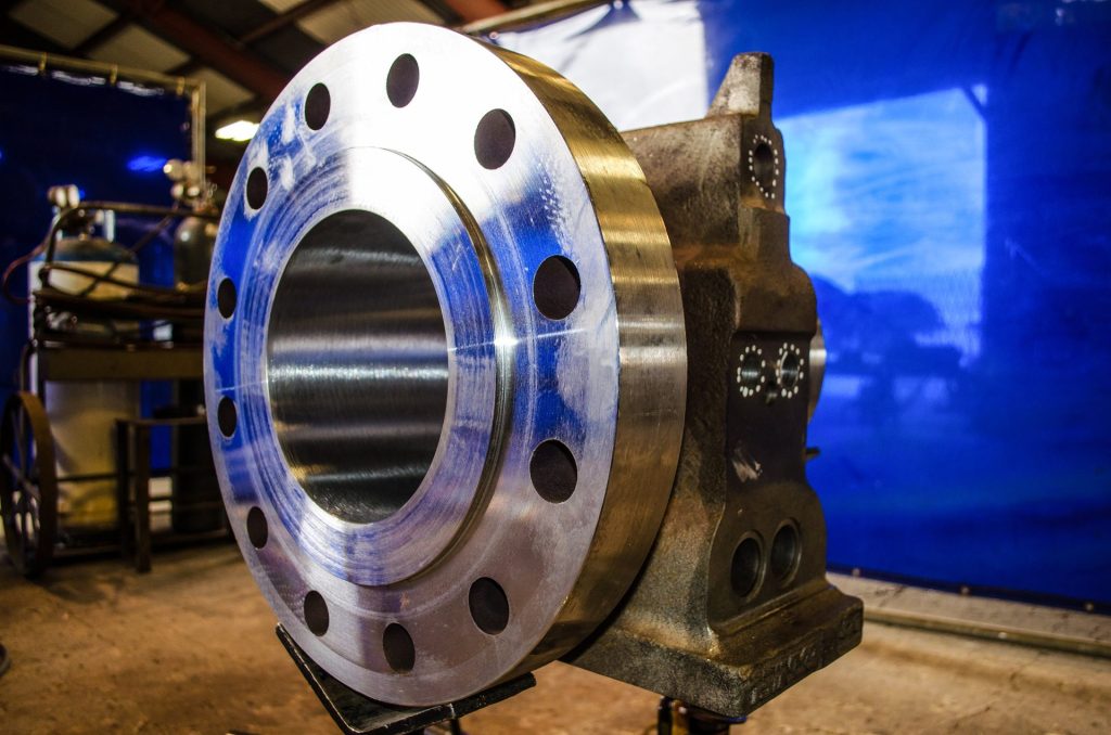 Machined flange on an orifice fitting